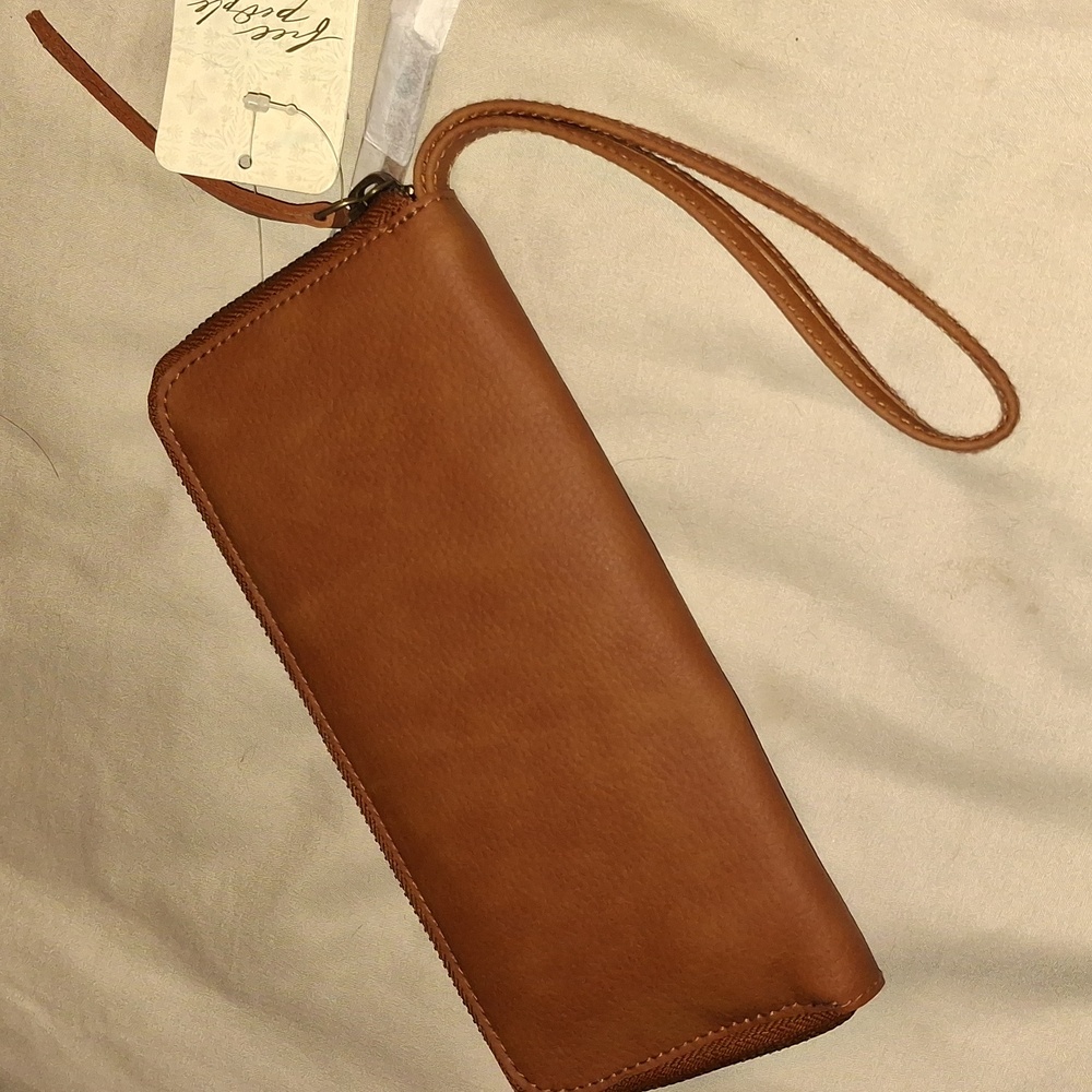 NWT Free People Brown Zippered Wallet - Picture 3 of 5